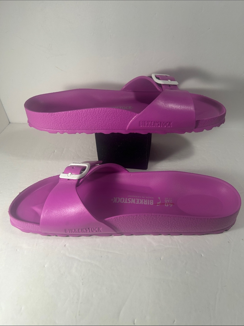 Birkenstock EVA Slide Sandals - Vibrant Magenta with White Buckles. Size 40/26.